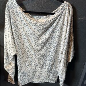 Fantastic Fawn White and Light Blue Off-Shoulder Leopard Top Size Large